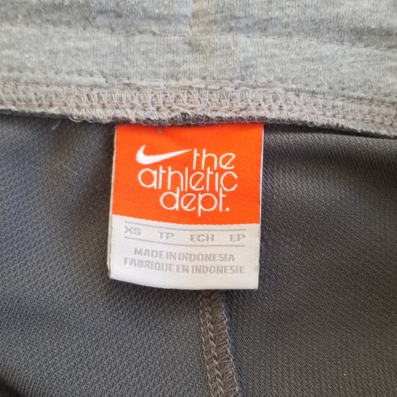 Nike athletic pants - Picture 2 of 5